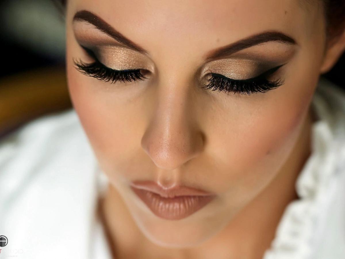 Close-up of a bride's finished eye makeup
